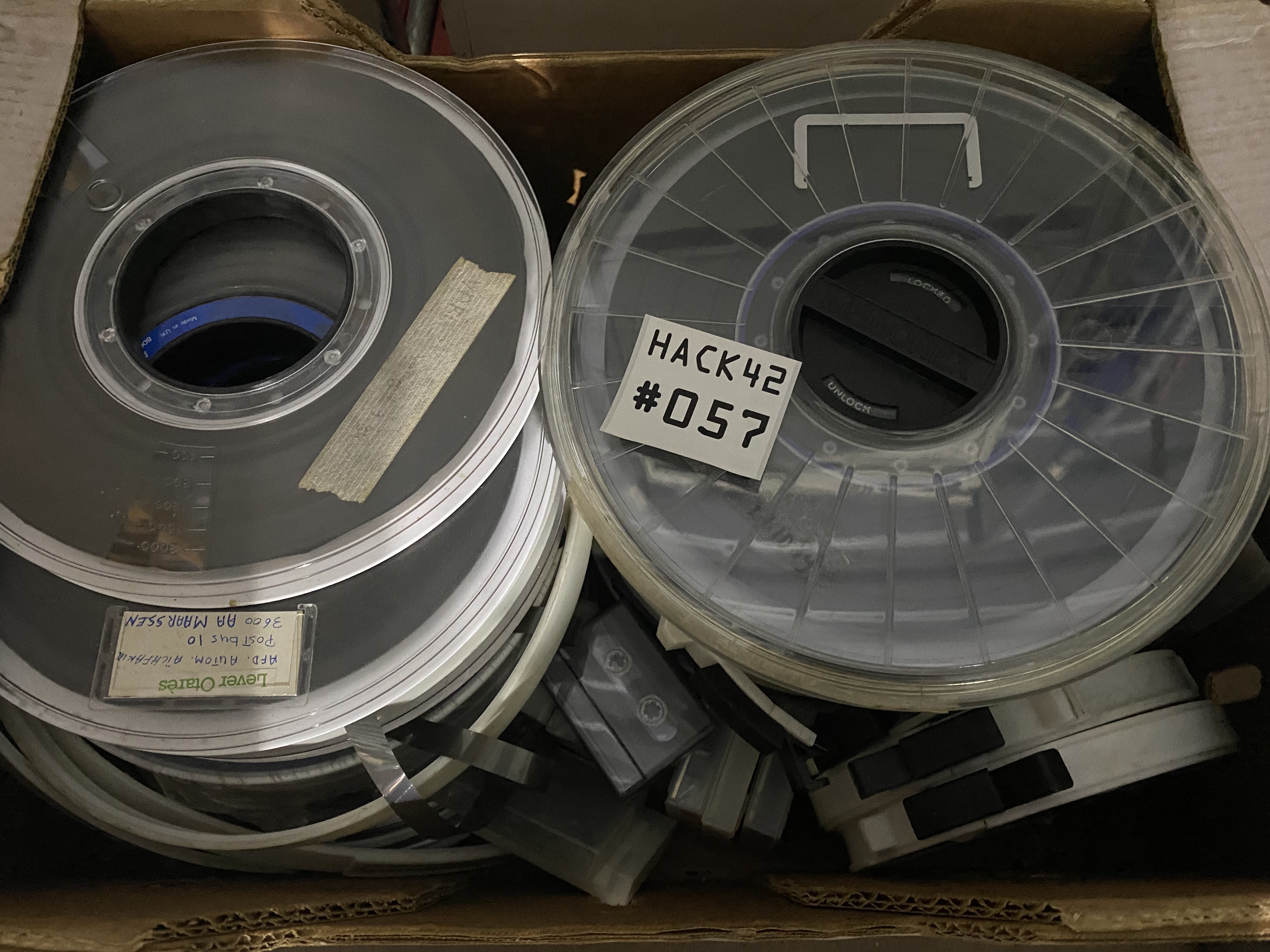 057 tapereels met opslagtape