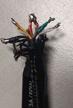 Footswitch usb gesoldeerd.JPG