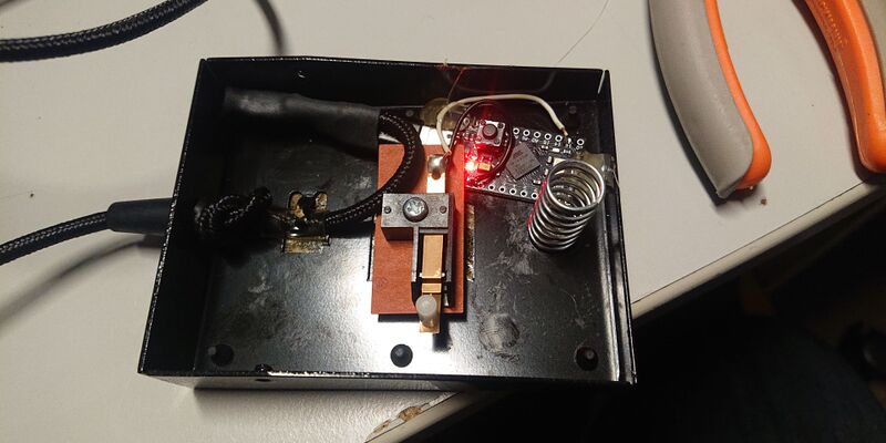 Bestand:Footswitch ingebouwd.jpg