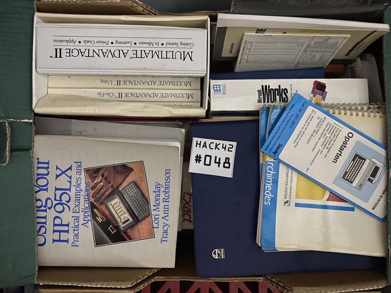 Bestand:048 diverse computerboeken met corporate businesswave vibe.jpg