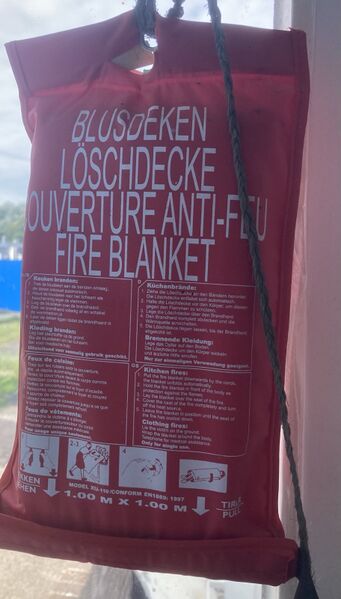 Bestand:Tool Blusdeken Picture.jpg