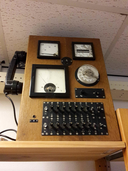 Bestand:Telefoonmetveelknopjes Picture.png