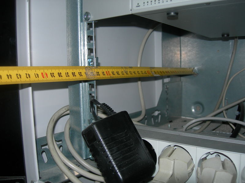 Bestand:Shallow server rack.jpg