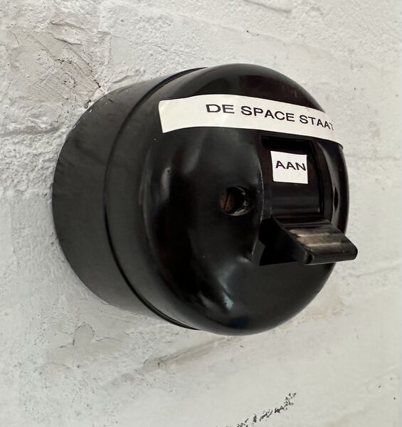 Bestand:Tool Spacestateschakelaar Picture.jpg