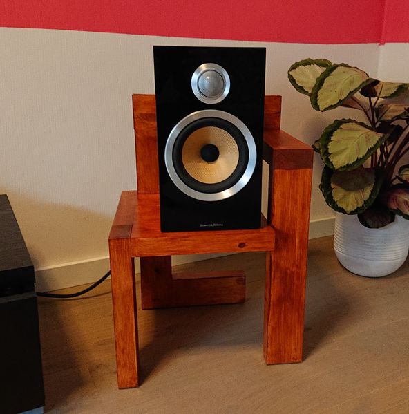 Bestand:SteltmanTafeltje Picture.jpg