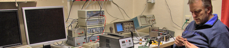 Bestand:Siteheader soldeerlab andere-kant.png