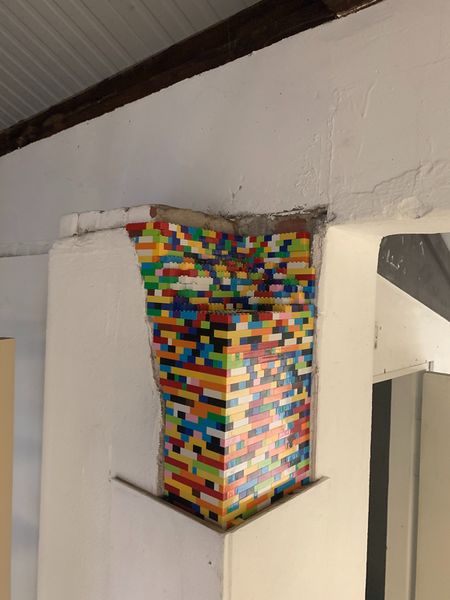 Bestand:LegauxPilaar Picture.jpg